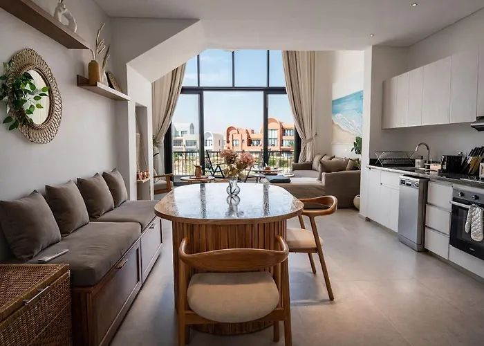 Signature Kamaran Duplex 1 Bed Pool & Views *