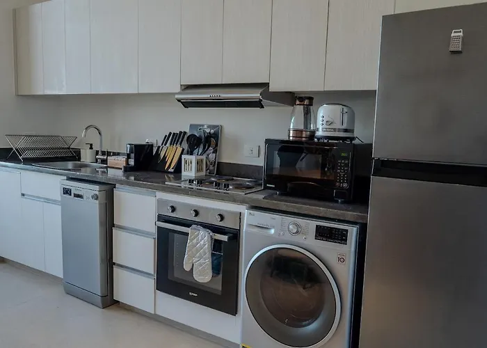 Signature Kamaran Duplex 1 Bed Pool & Views *