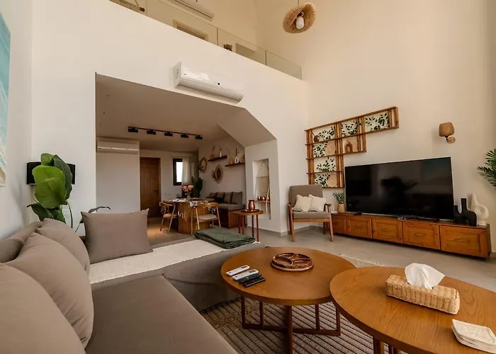 Signature Kamaran Duplex 1 Bed Pool & Views Apartment