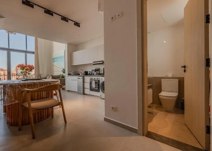 Signature Kamaran Duplex 1 Bed Pool & Views Apartment *