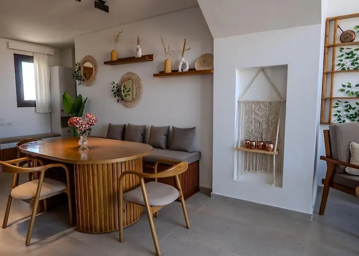 Signature Kamaran Duplex 1 Bed Pool & Views Apartment *